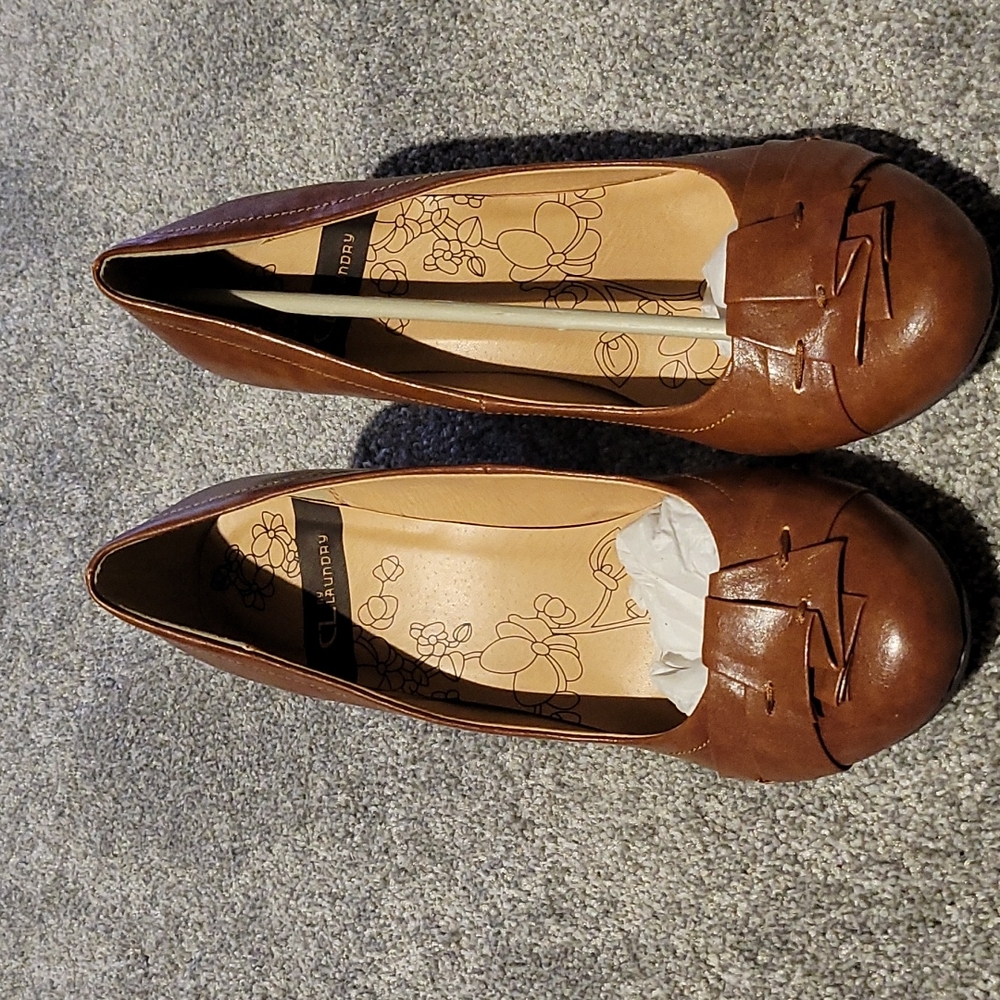 New CL Laundry Cognac Wedge